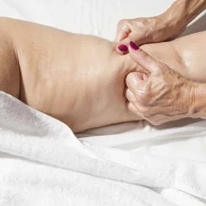 Forfait “Massage des pieds à la crème hydratante de 15 min & traitement anti callosités” 60min