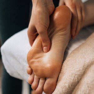 Massage des pieds à la crème hydratante  de 15 min & traitement anti callosités